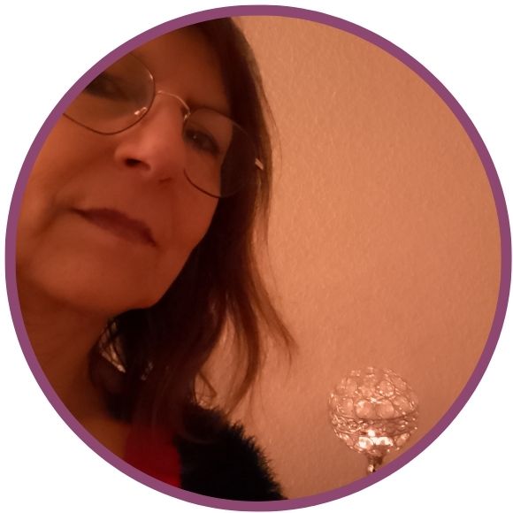 Nadia et son trophée en rond